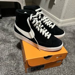 Women’s blazer mid vintage suede Nikes